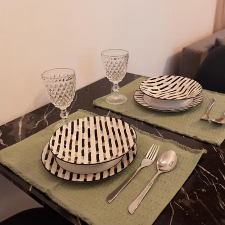 αυλή στην μαρίνα 칼라마타